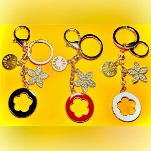 Gold-Tone Flower & Clover Bag Charm / Keychain – Rhinestone Accents